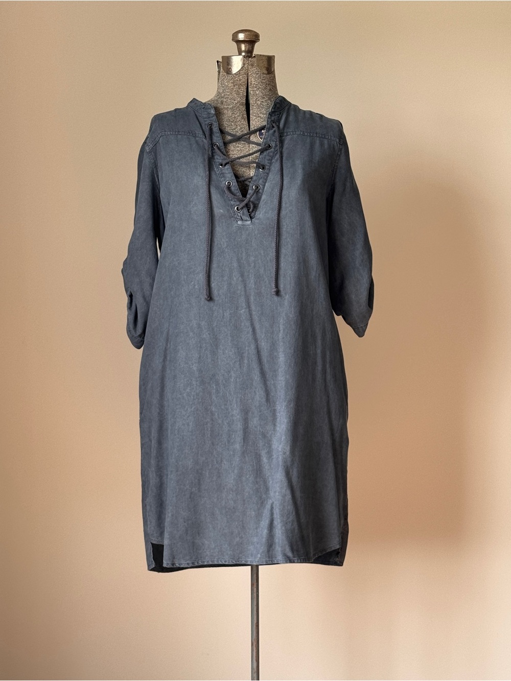 Cloth & Stone Lace-Up V-Neck Shift Dress in Slate Blue